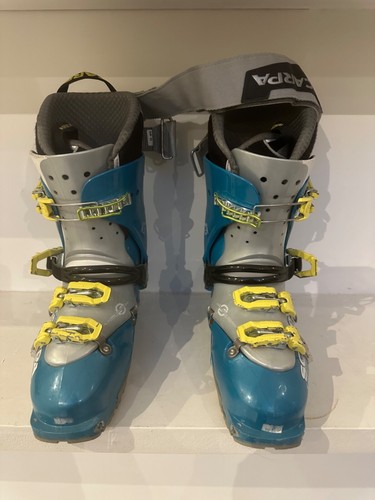 Touring ski boots - ,, hardly