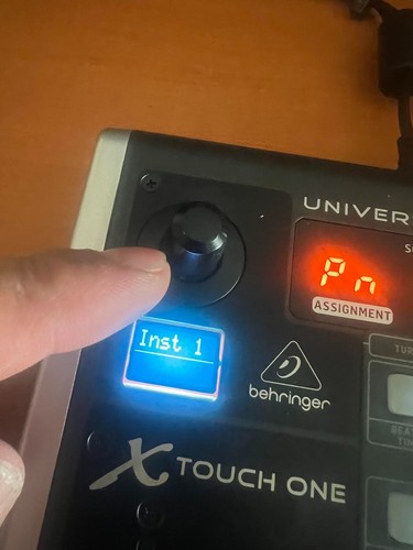 Behringer touch one - x, studio