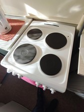 Currys Essential Electric Cooker 50cm White CFSEWHq17