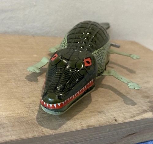 Tinplate wheeled crocodile - wheeled,