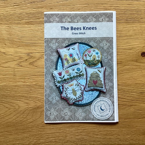 The bees knees cross - knees, stitch