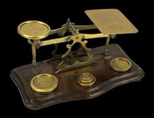 SMALL VINTAGE POSTAL BALANCE
