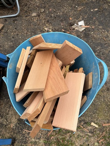 Red cedar cladding offcuts - red,