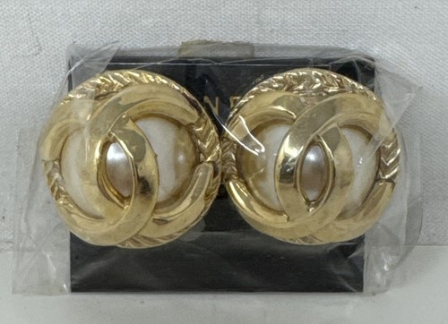 Authentic vintage chanel gold - authentic,