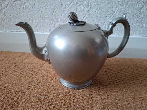 Antique pewter teapot - , james