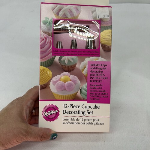Wilton cupcake decorating - cupcake, set