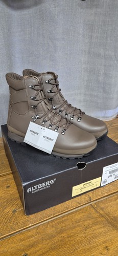 Altberg defender walking - defender,