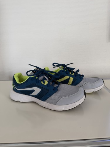 Running shoes sports shoes