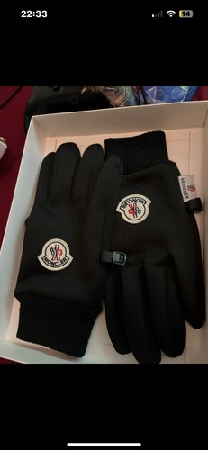 Moncler hat and gloves set - moncler,