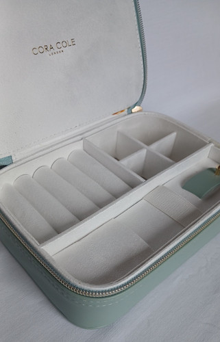 Small portable jewellery box - portable,
