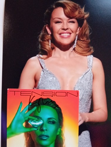 Kylie minogue stunning signed - stunning,