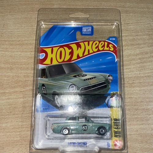 2026 hot wheels lotus cortina - hot,