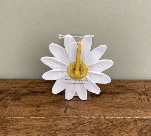 Next mantel clock - daisy, flower
