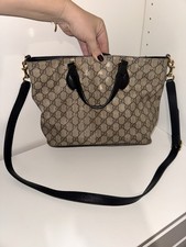 GUCCI GG Supreme Bees Monogram