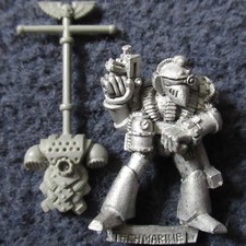 1988 Beaky Space Marine Tech Marine with Bolt Pistol Warhammer 40K Army Banner