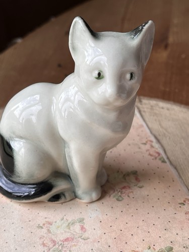 Vintage black and white cat - black,