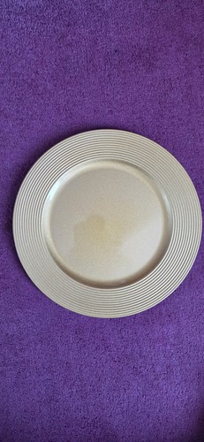 Gold coloured charger plates - gold, a