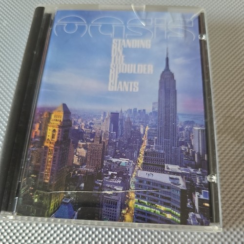Oasis standing the shoulder - the,