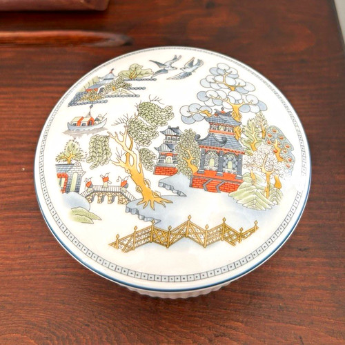 Wedgwood bone china pagoda - bone,