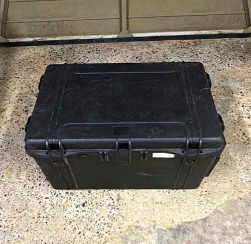 Large black hard peli - hard,
