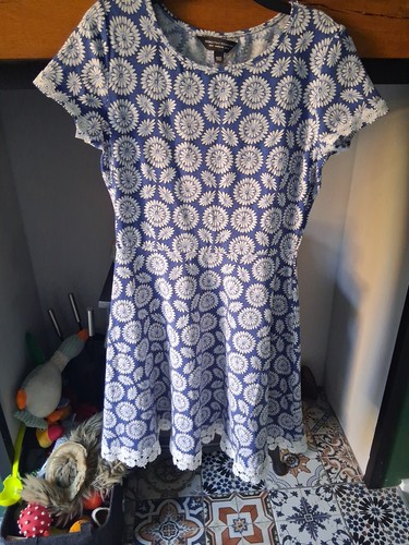 Daisy print dress - daisy,