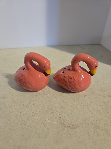 Pink flamingos salt - pink, pepper