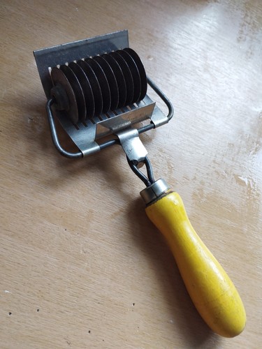 Vintage lattice pastry cutter - vintage,