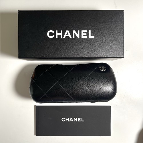 Chanel quilted leather - chanel,