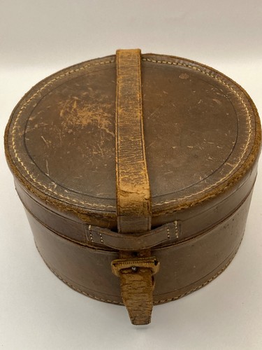 Vintage round leather - round, collar