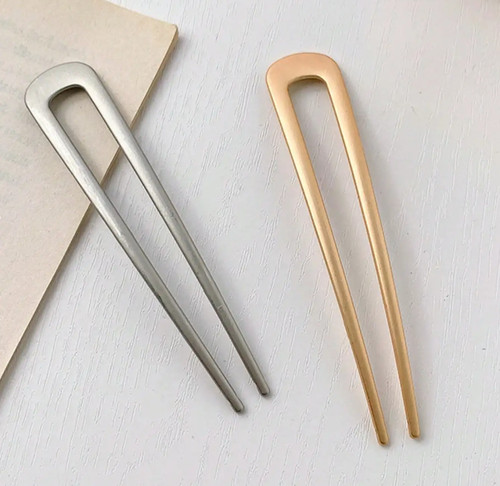 Pack shaped hair - u, pins
