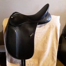 WINTEC DRESSAGE SADDLE 17.5