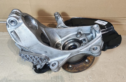 Mercedes 118 243 247 - , steering