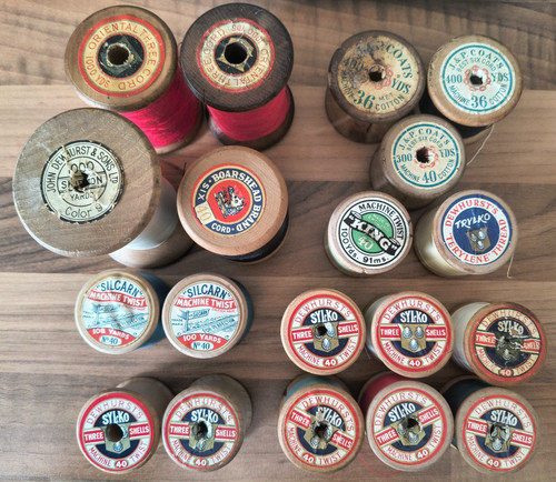 Vintage wooden bobbins - 20,