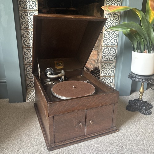 Antique hmv model 109 - 109, portable