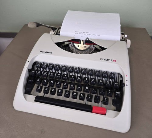 Olympia traveler typewriter - olympia,