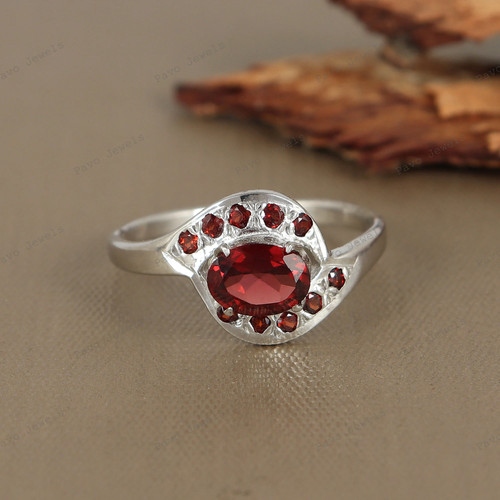 Red garnet ring antique style - red, ring: