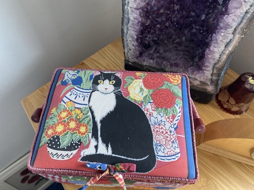 Vintage sewing box with cat - with,