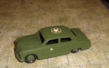 DINKY TOYS  FORD SEDAN ARMY