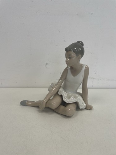 Nao lladro seated ballerina - by,