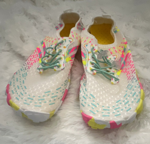 Ladies barefoot style shoes