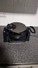 Quest 1000W Non Stick Coated Plates Rotating Round Belgian Waffle Maker Machine