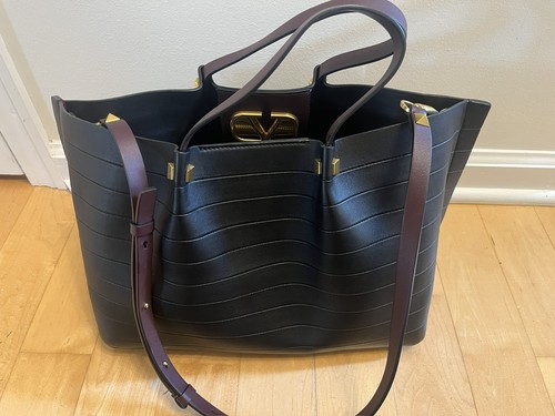 Authentic valentino garavani - authentic,