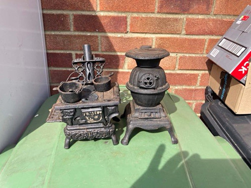 Cast iron miniature - cast,