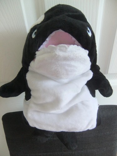 Aldi black white dolphin - 11",