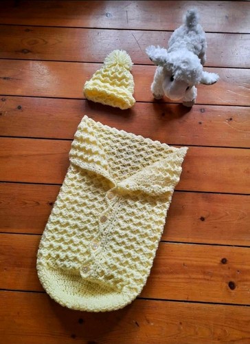 Handmade cocoon hat set - &,