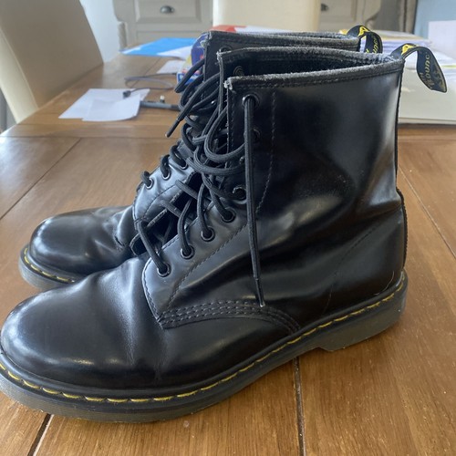Martens airwair hole - 8,