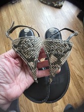 DKNY Flip Flop Sandals Bnwt Size 6 Tk Maxx