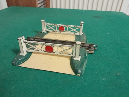 Hornby dublo level crossing - hornby,