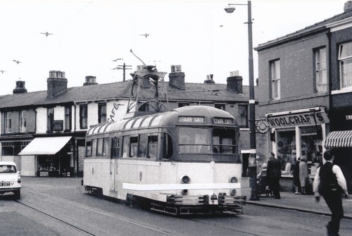 197f 6x4 tram - ,