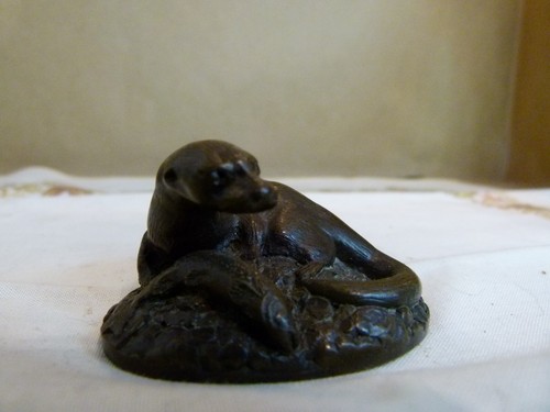 Solid bronze small otter - small, &